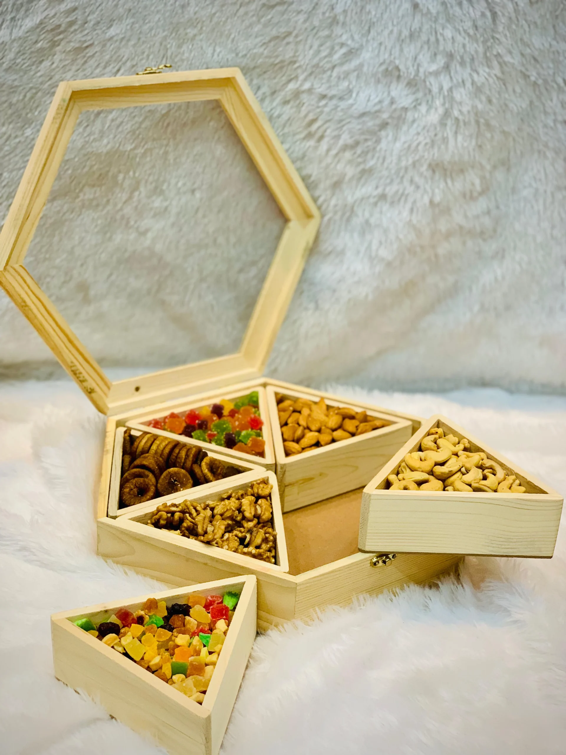 nuts hamper